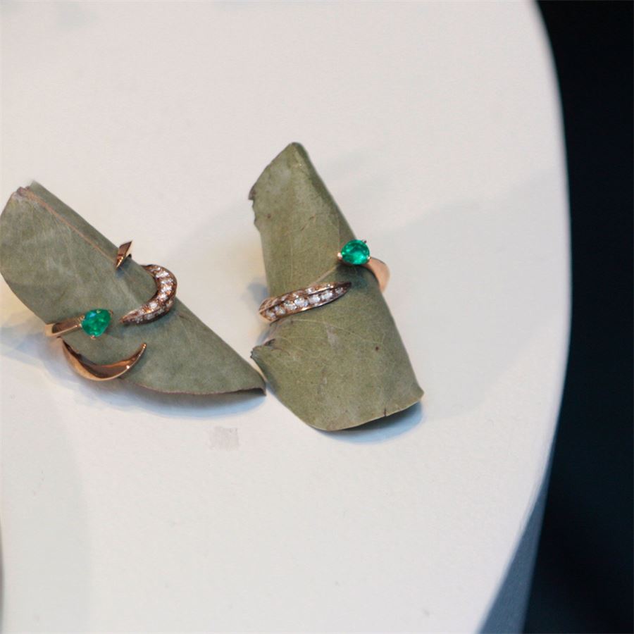 Anello 'Solis' due elementi in oro rosa e smeraldo SOLIS | AN2 SMRLD E PAVÈAU9R CT.0,30 + 0,30